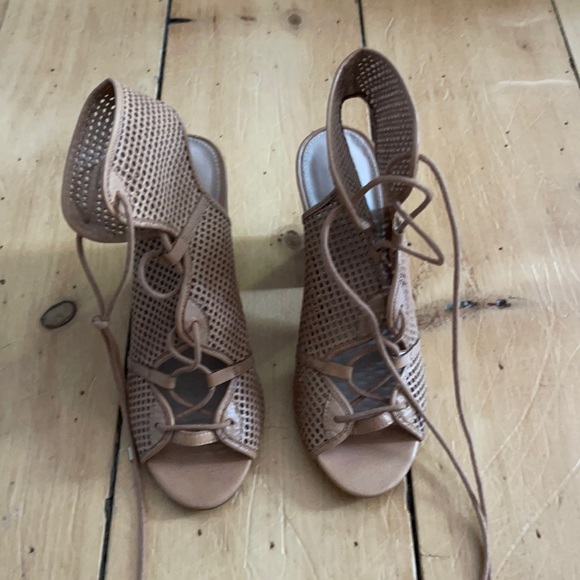 Aldo - Picture 1 of 7